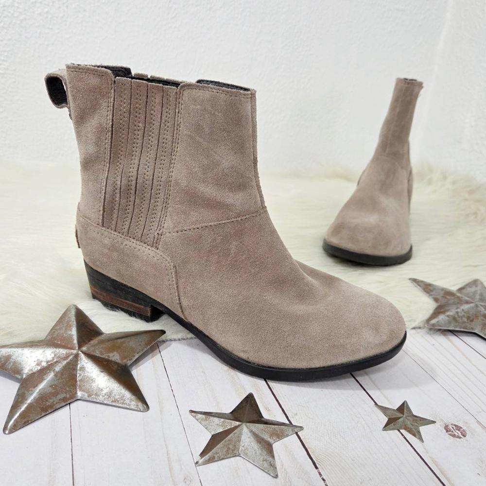 Sorel Lolla chelsea boots tan taupe suede ankle booties waterproof womens size 8
